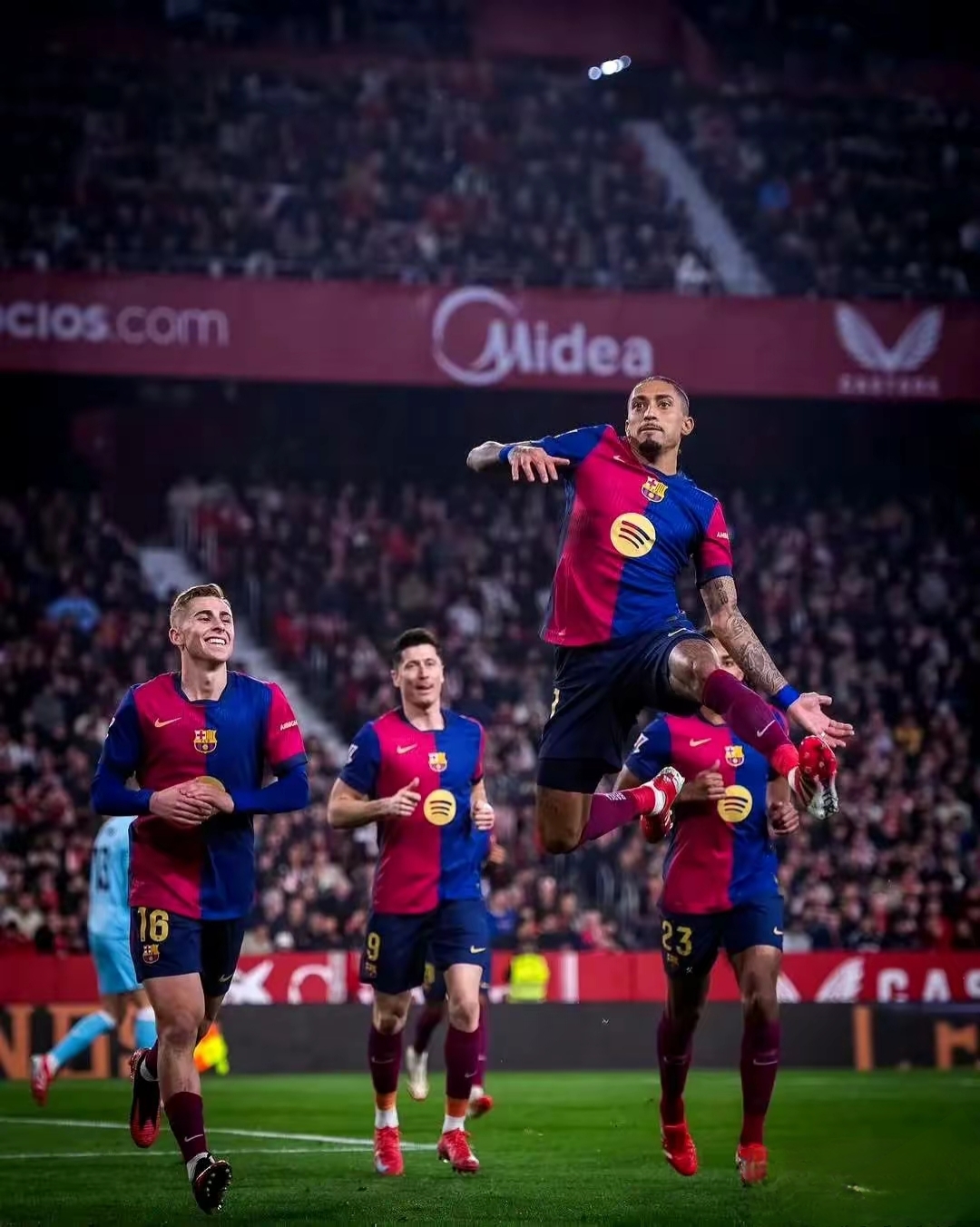 关于西亚卡姆重要时刻比赛局势复杂，巴塞罗那带队取胜！的信息