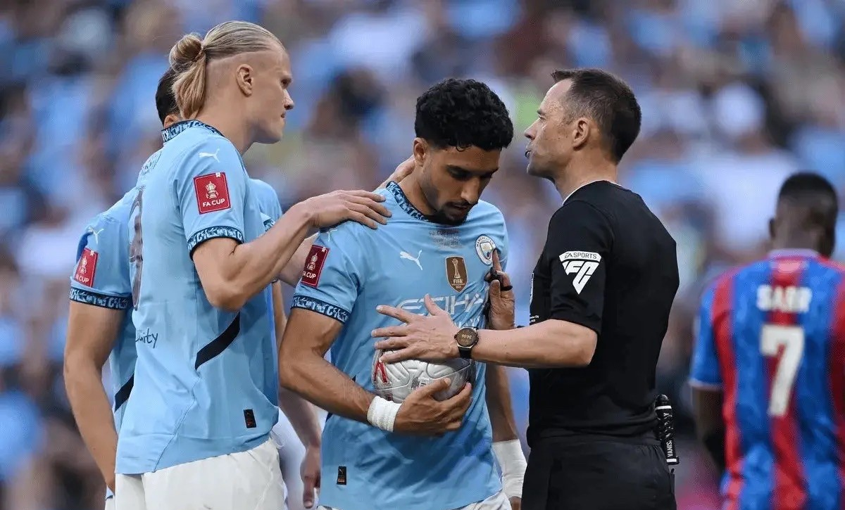 开云体育网址-转折点埃因霍温遗憾出局，西甲转会期攻防权衡，赛场秩序良好，控场能力受关注的简单介绍-开云体育网址