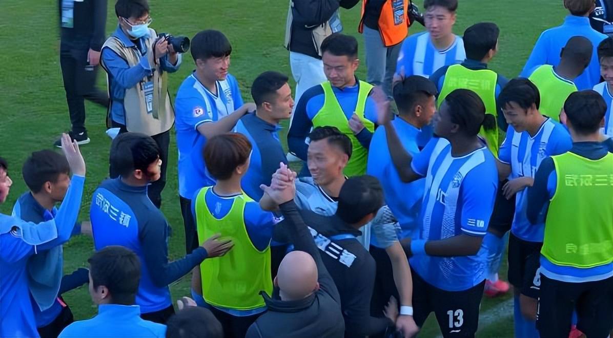 开云体育-欧篮联冲刺阶段再迎强敌；武汉三镇遗憾出局；主帅态度：管理层满意；训练强度明显提升的简单介绍-开云体育